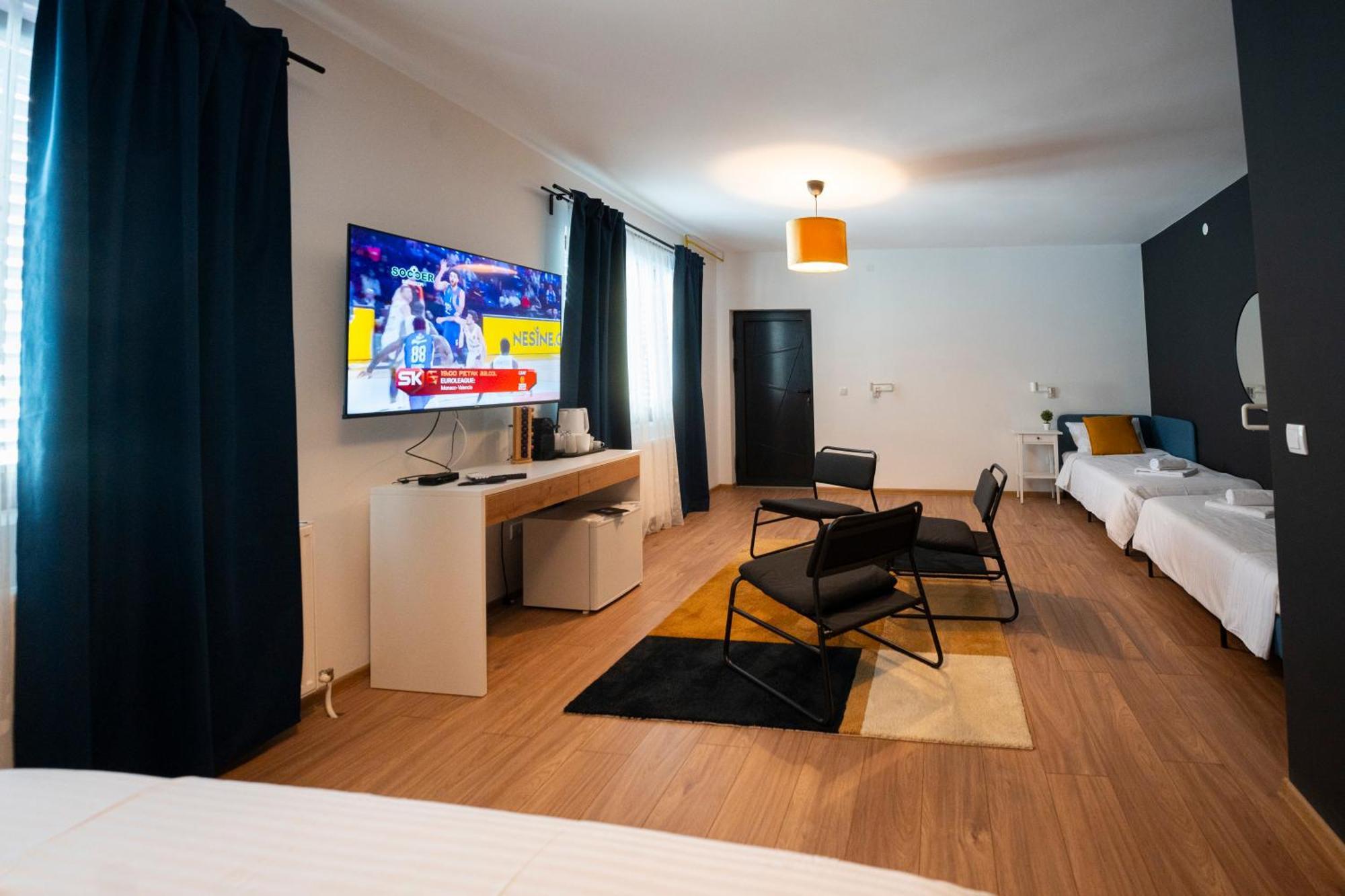 Cozy Nook B&B - Free Private Parking Újvidék Kültér fotó