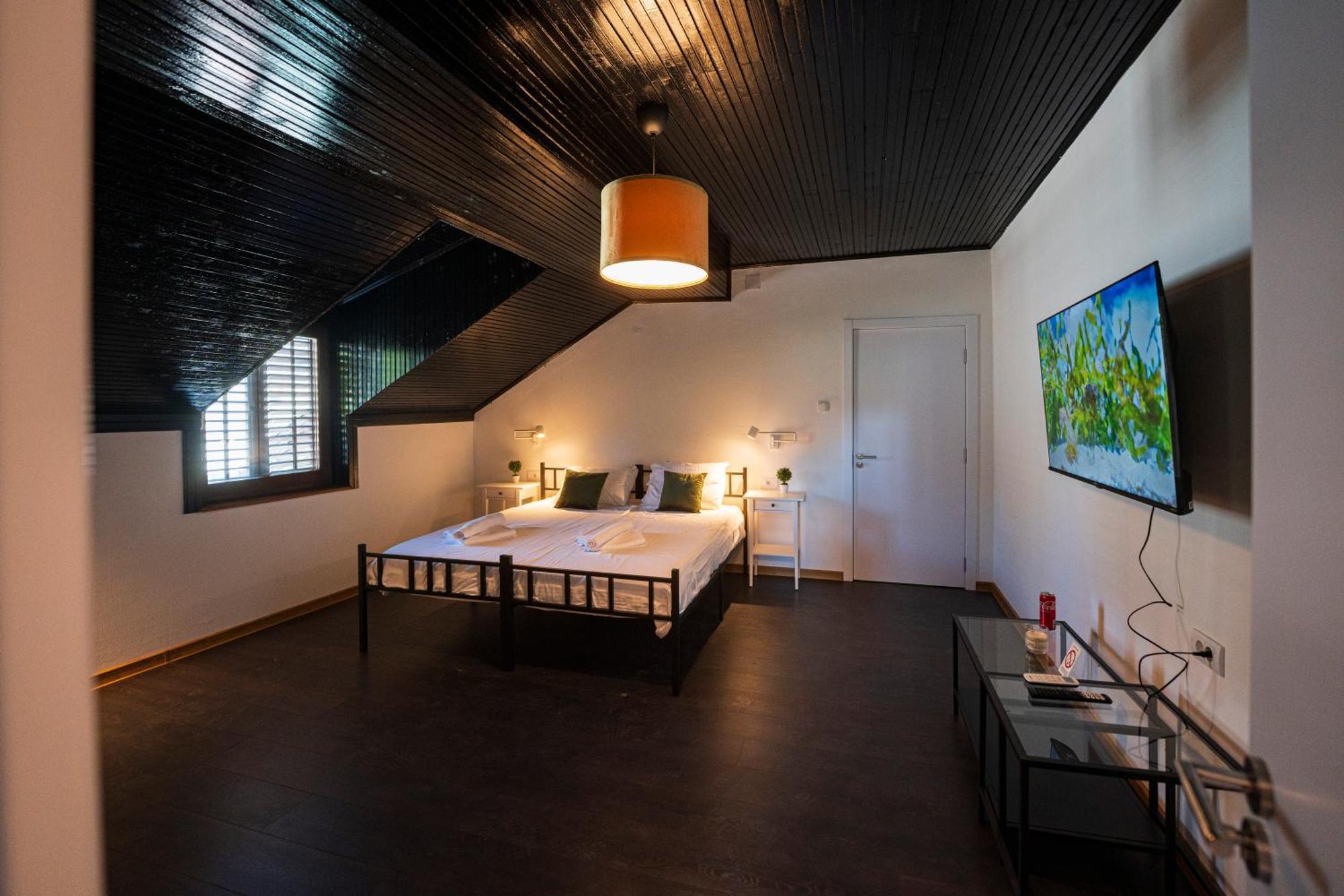 Cozy Nook B&B - Free Private Parking Újvidék Kültér fotó